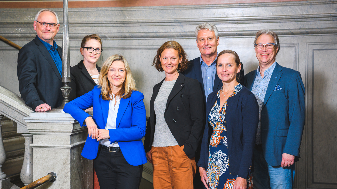 The Board of Linköpinf Science Park. Seven people standing in a row in a staircase.